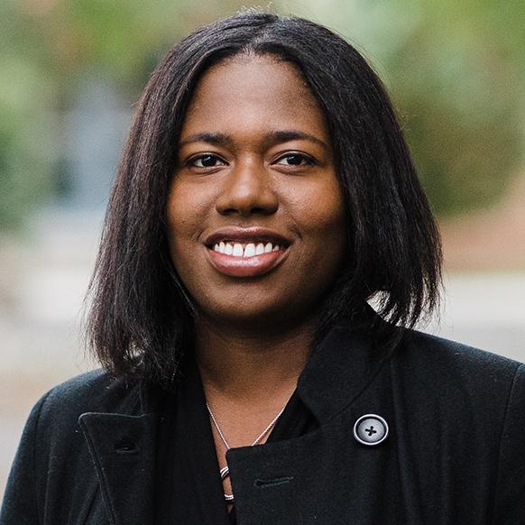 Elizabeth Johnson headshot